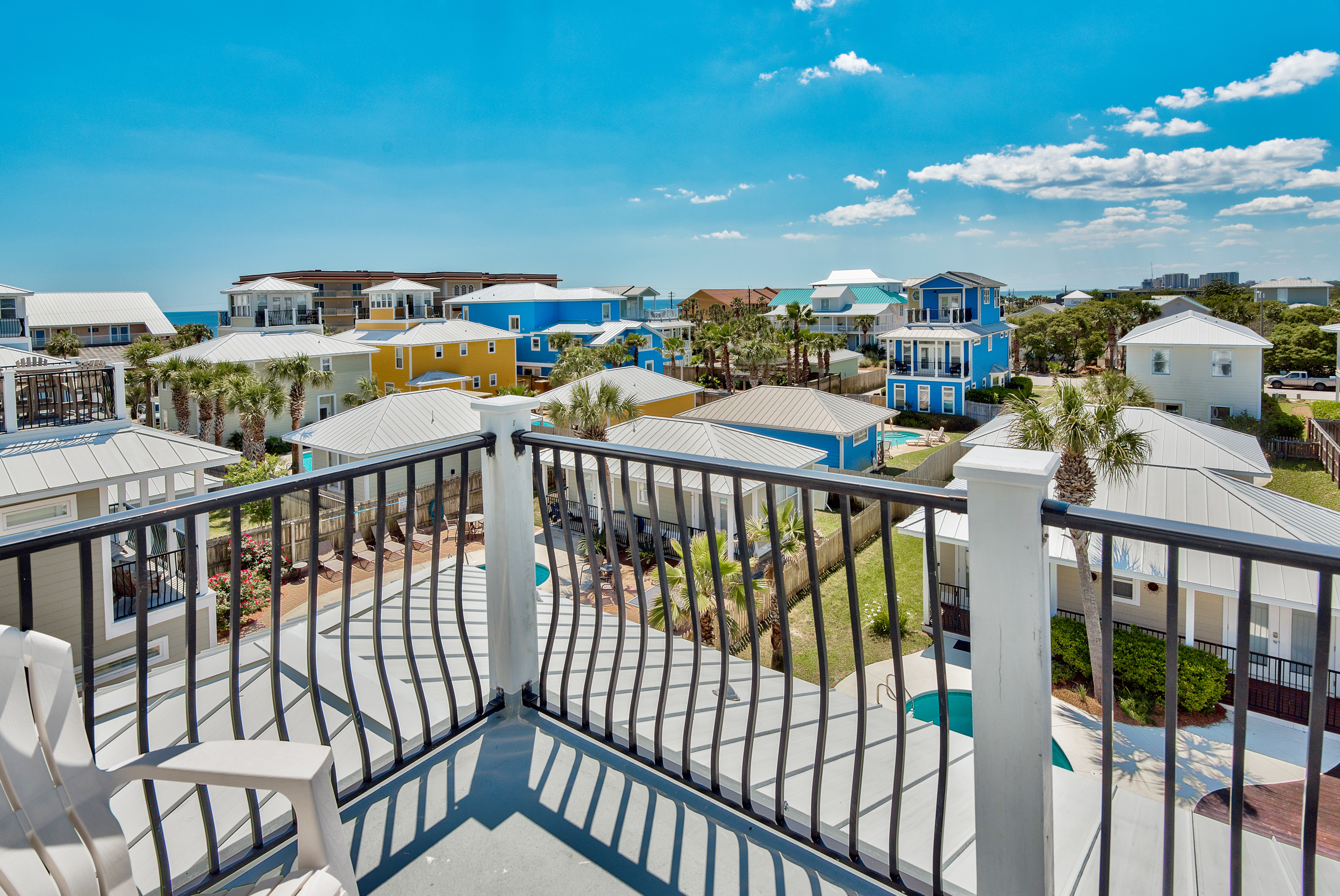 Top 5 reasons why you should book a vacation rental instead of a hotel in Destin Florida Featured Image